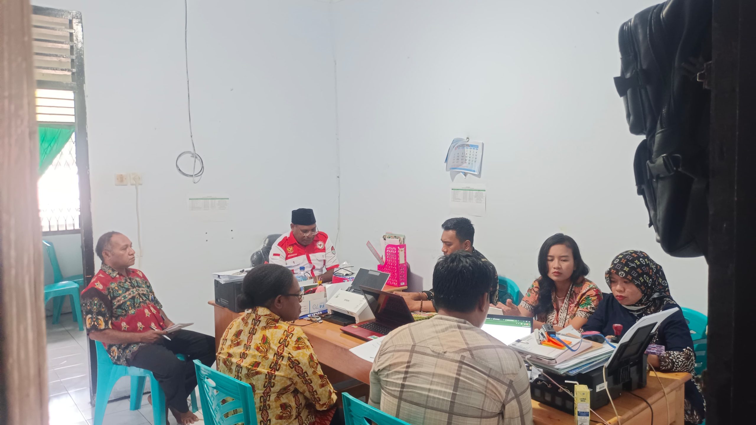 Kepala Kementerian Agama Kabupaten Deiyai Bagikan  Dipa Tahun Anggaran 2025 Kepada PPK