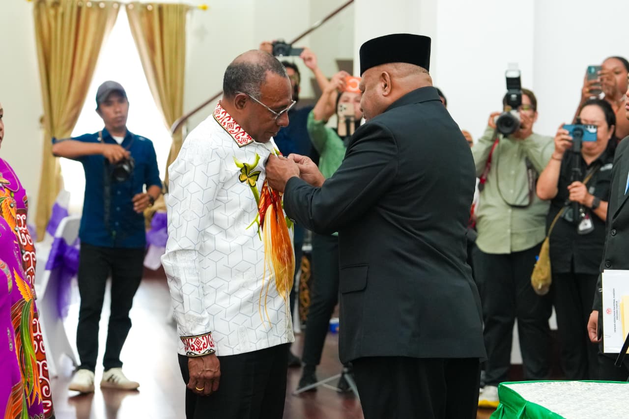 Gubernur Papua Matius D. Fakhiri Lantik Pengurus Dekranasda dan Posyandu, Dorong Ekonomi Kreatif dan Percepatan Penurunan Stunting