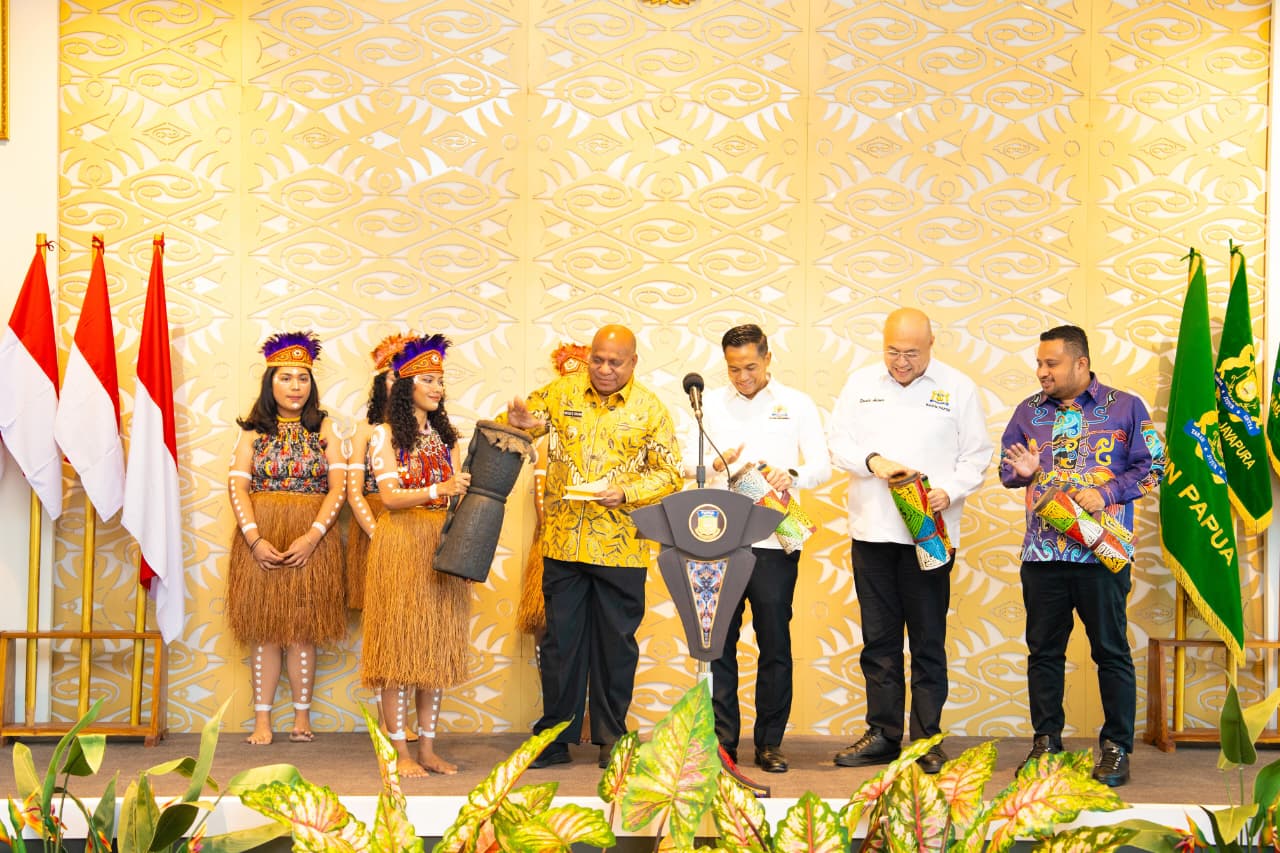 Buka Musprov VIII Kadin Papua, Gubernur MDF Ajak Pengusaha Bangun Ekonomi Papua yang Inklusif